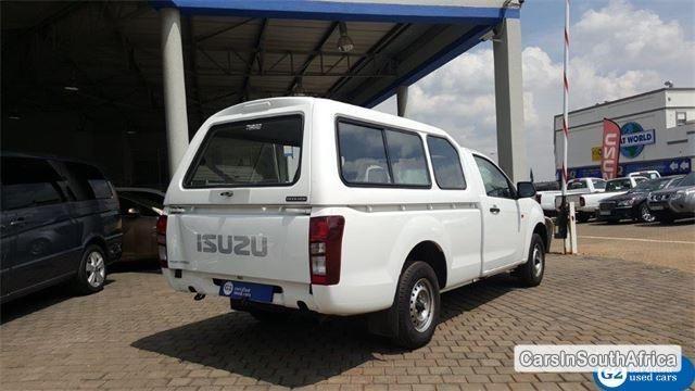 Isuzu KB Series Manual 2015 - image 3