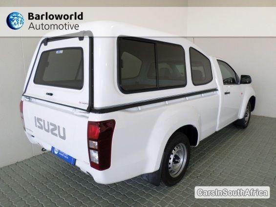 Isuzu Manual 2015 - image 3