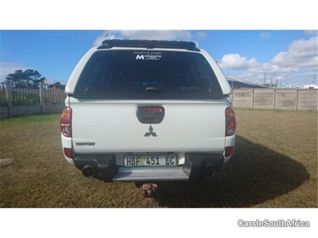 Mitsubishi Triton Manual 2012 - image 3