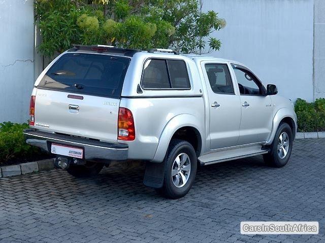 Toyota Hilux Manual 2010 - image 3