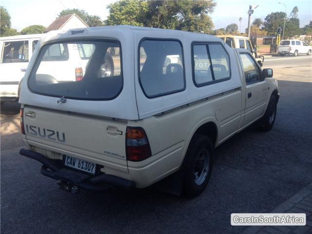 Isuzu KB250 Manual 2004 - image 3