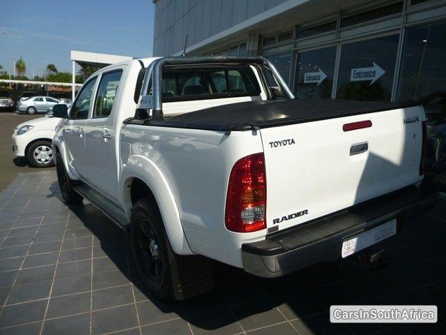 Toyota Hilux Manual 2011 - image 3