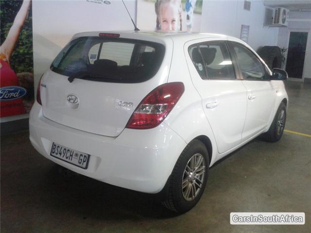 Hyundai i20 Manual 2010 - image 3