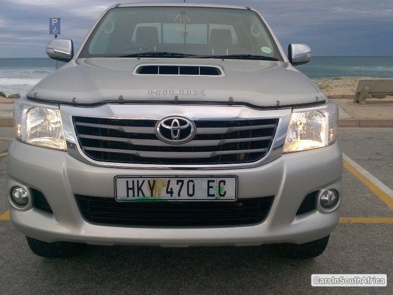 Toyota Hilux Manual 2014 - image 3