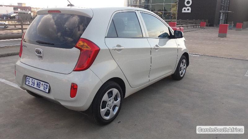 Kia Picanto Manual 2012 - image 3