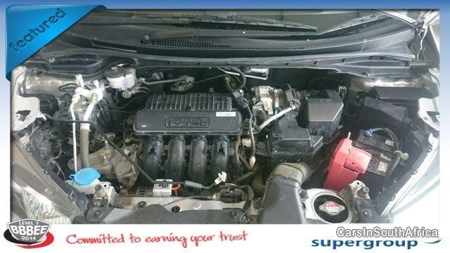 Honda Jazz Manual 2015 - image 4