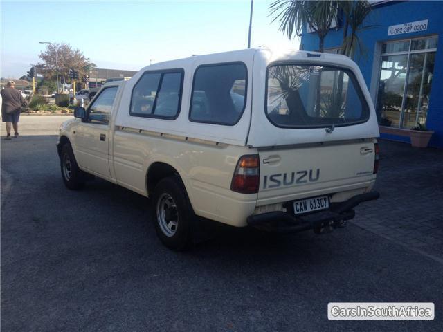 Isuzu KB250 Manual 2004 - image 4