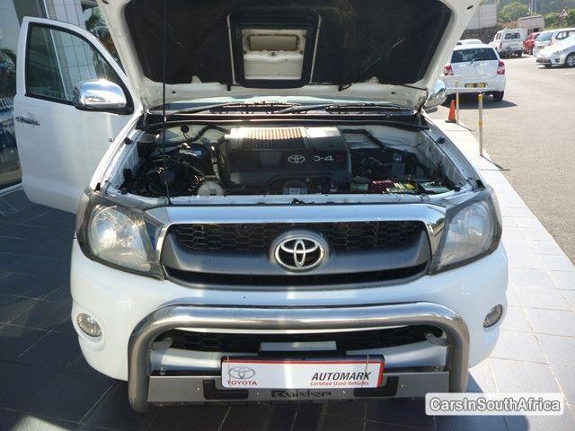 Toyota Hilux Manual 2011 - image 4