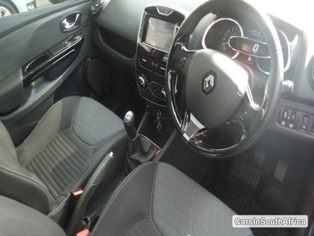 Renault Clio Manual 2013 - image 4