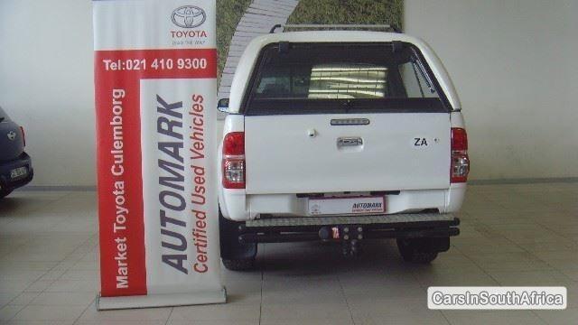 Toyota Hilux Automatic 2014 - image 4