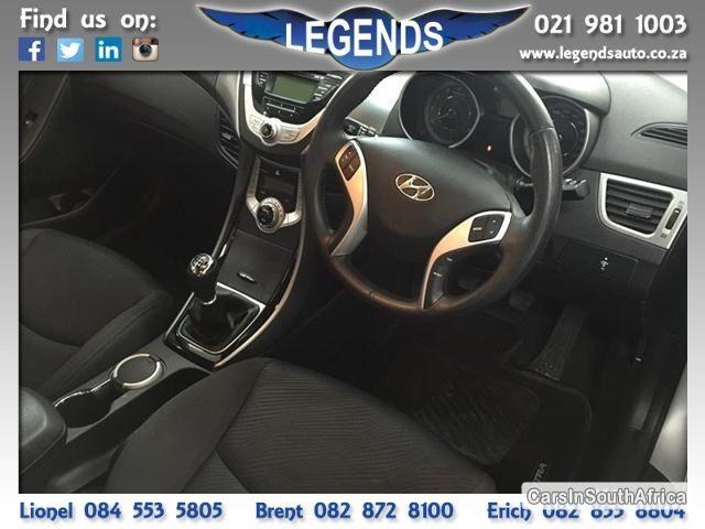 Hyundai Elantra Manual 2012 - image 4