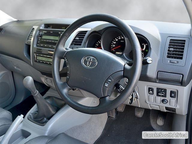 Toyota Hilux Manual 2010 - image 5