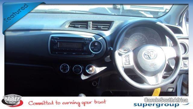 Toyota Yaris Manual 2012 - image 5