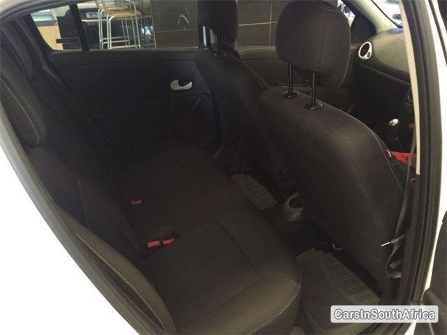 Renault Clio Manual 2011 - image 5