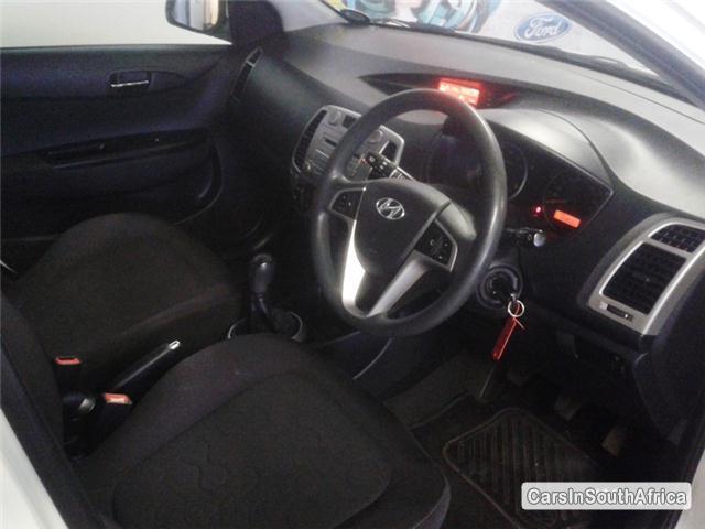 Hyundai i20 Manual 2010 - image 5