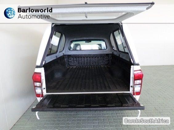 Isuzu Manual 2015 - image 6