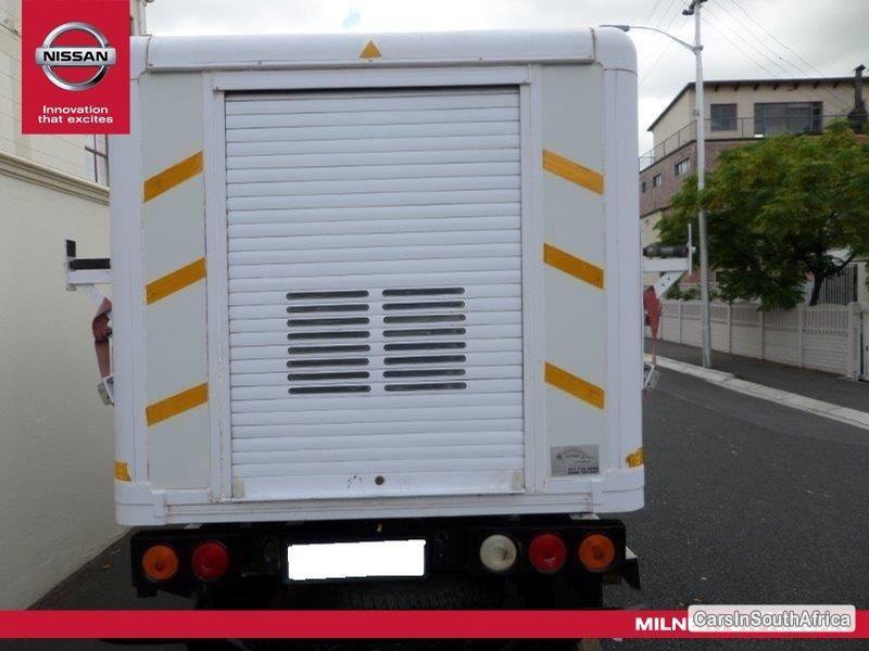 Mazda BT-50 Manual 2008 - image 6