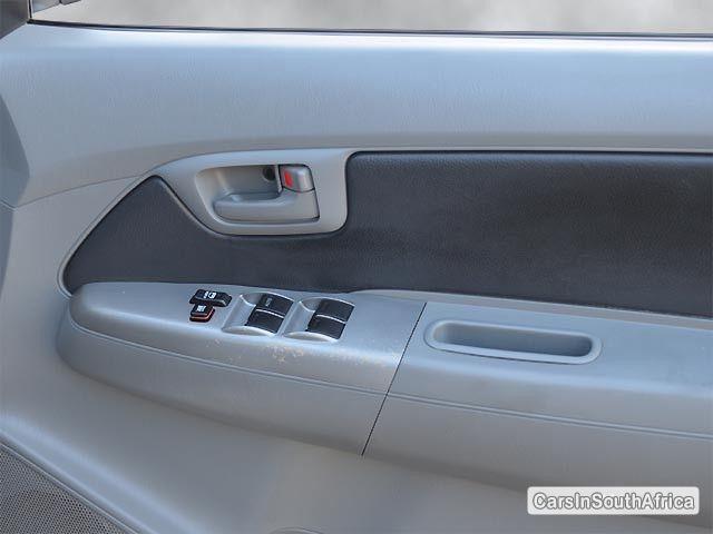 Toyota Hilux Manual 2010 - image 6