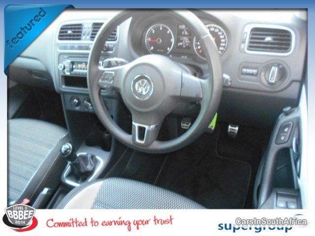 Volkswagen Polo Manual 2013 - image 6