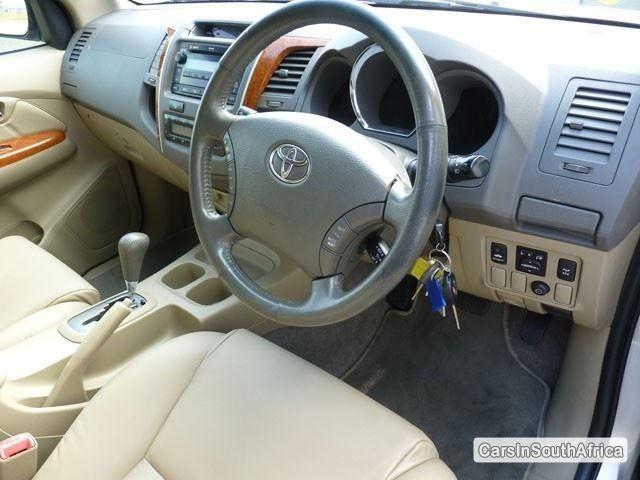 Toyota Fortuner Automatic 2011 - image 6