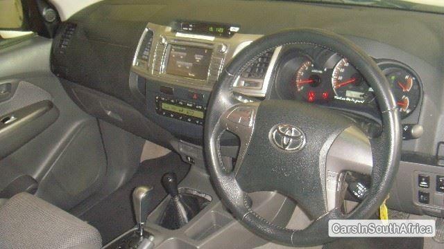 Toyota Hilux Automatic 2014 - image 6
