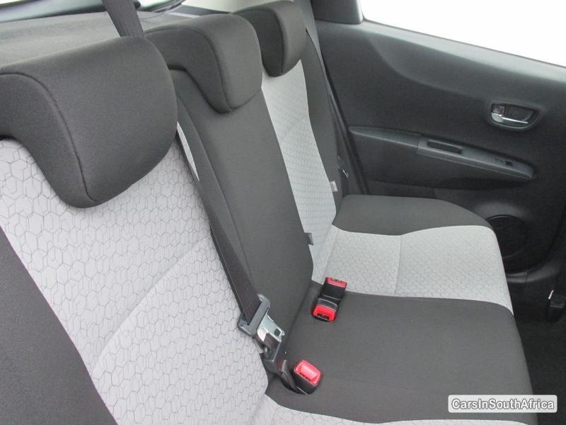 Toyota Yaris Manual 2012 - image 4