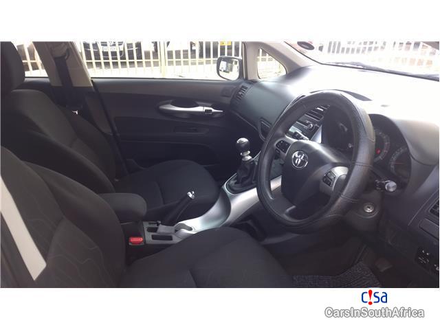 Toyota Auris Manual 2012 - image 10