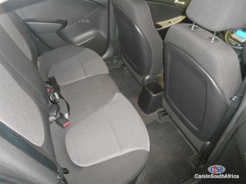 Hyundai Accent 1.6 GL Manual 2013 - image 10