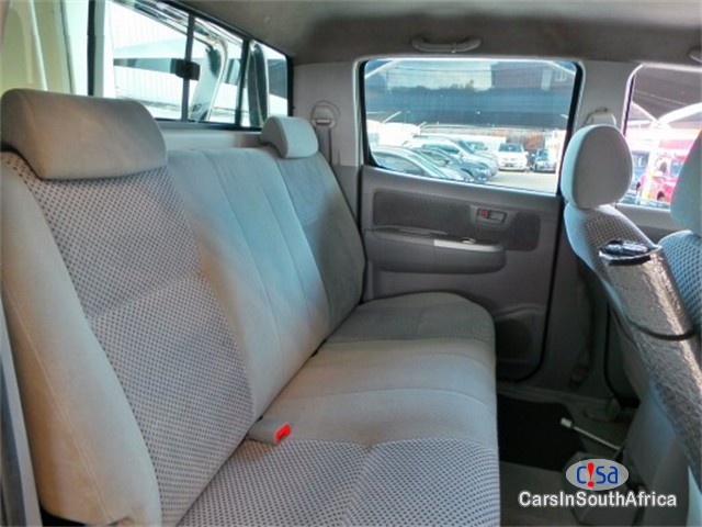Toyota Hilux 3.0 D-4D Raised Body Manual 2005 - image 10