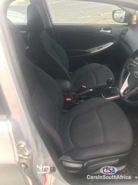 Hyundai Accent Manual 2015 - image 10