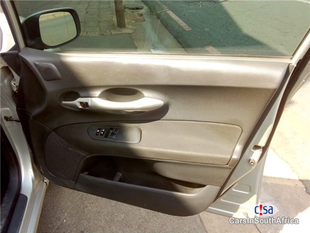 Toyota Auris 1.4 RT Manual 2007 - image 10