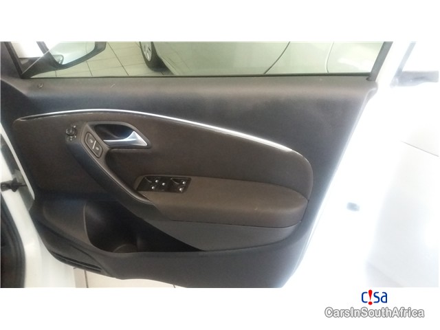 Volkswagen Polo 1.2 TSI Highline Manual 2015 - image 10