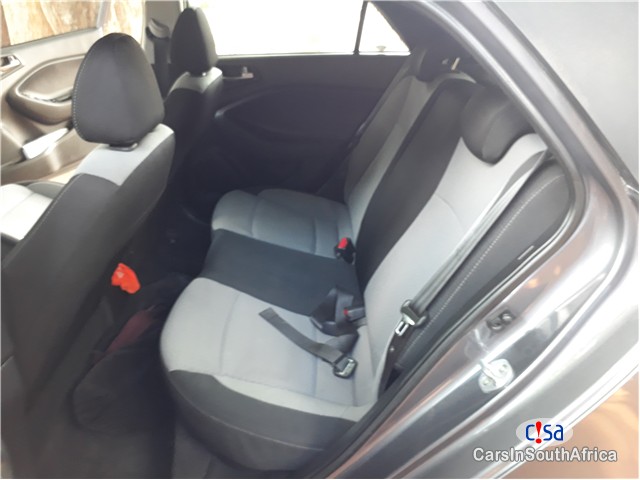 Hyundai i20 1.4 Fluid Manual 2015 - image 11