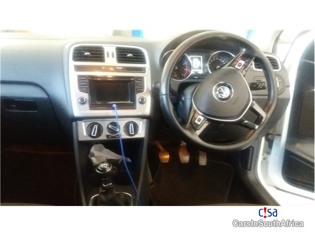 Volkswagen Polo 1.2 TSI Highline Manual 2015 - image 11