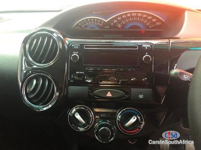 Toyota Etios Cross 1.5 Xs Manual 2015 - image 12