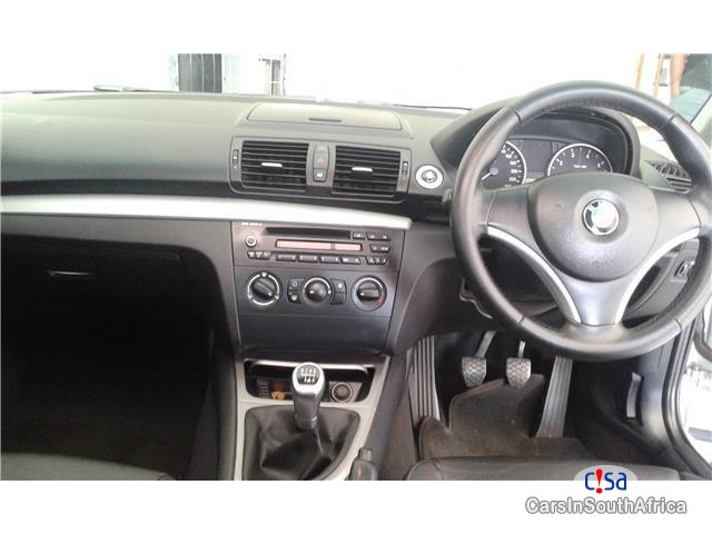 BMW 1-Series 118i 5-door Facelift Manual 2011 - image 12