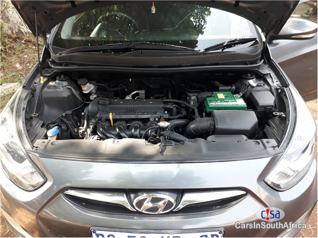 Hyundai Accent 1.6 GL Manual 2013 - image 12