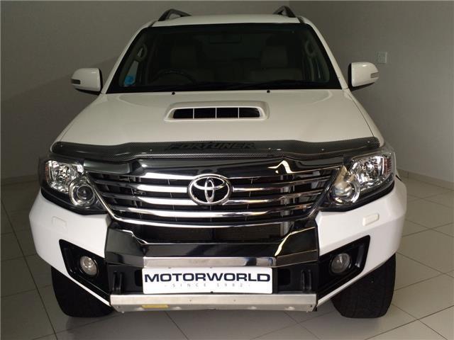 Pictures of Toyota Fortuner 3.0 D-4D 4x4 Manual 2012