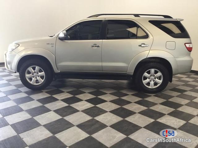 Toyota Fortuner V6 4.0 A/T Automatic 2011