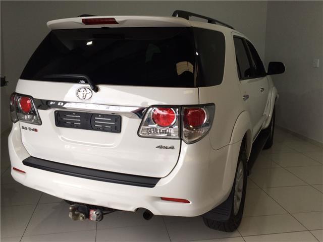 Toyota Fortuner 3.0 D-4D 4x4 Manual 2012 - image 2
