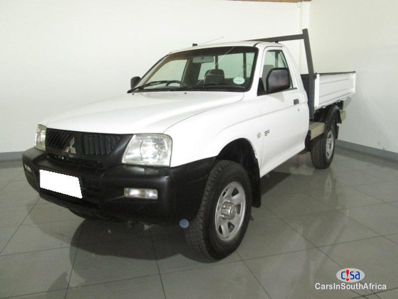 Mitsubishi 2000i Lwb Hi-Line Manual 2008 - image 2