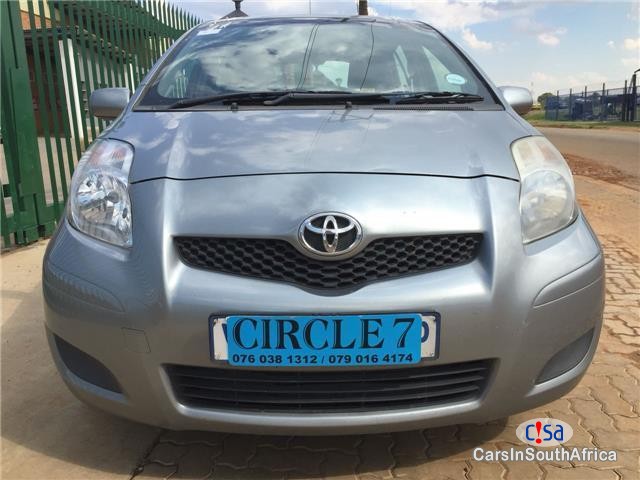 Toyota Yaris 1.3 T3 Spirit Manual 2010 - image 2