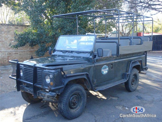 Land Rover Defender Manual 1989 - image 2