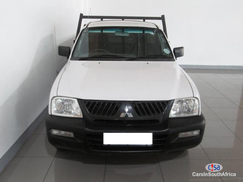 Mitsubishi 2000i Lwb Hi-Line Manual 2008 - image 3