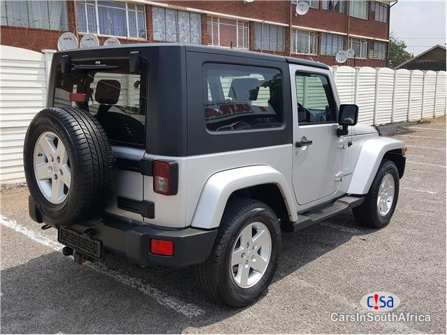 Jeep Wrangler 2.8 CRD Sahara Automatic 2010 - image 3
