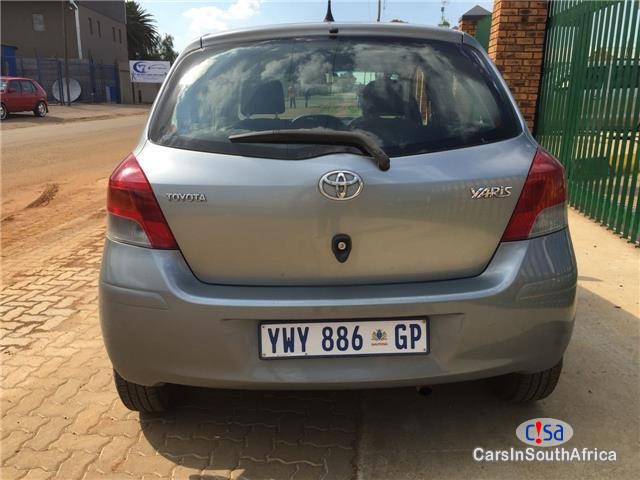 Toyota Yaris 1.3 T3 Spirit Manual 2010 - image 3