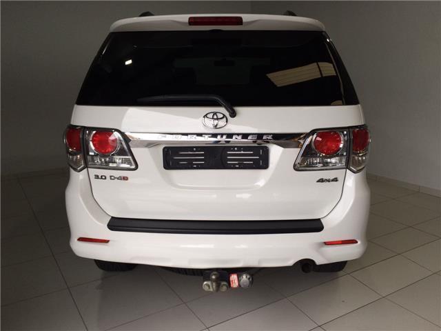Toyota Fortuner 3.0 D-4D 4x4 Manual 2012 - image 4