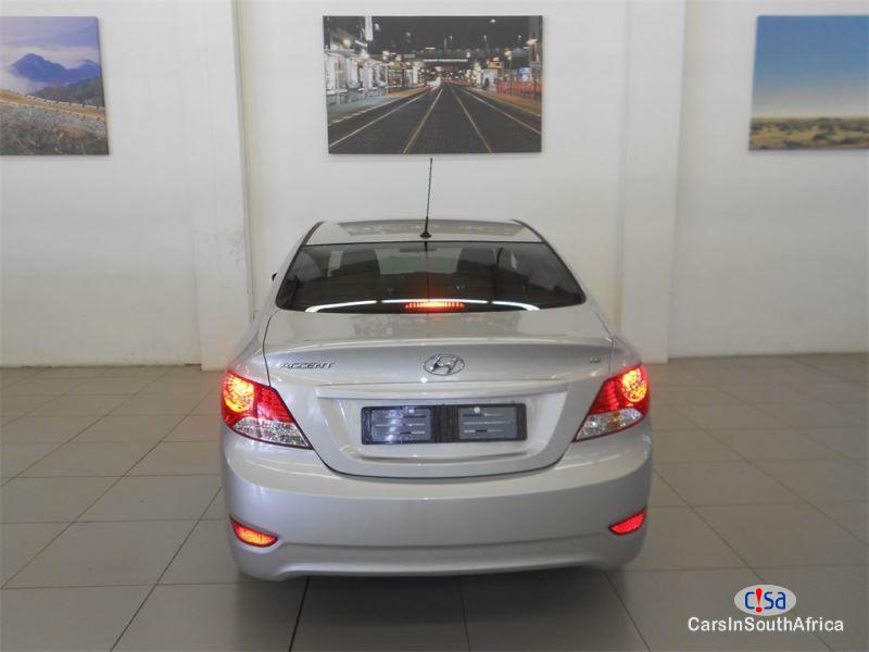 Hyundai Accent 1.6 GL Manual 2013 - image 4