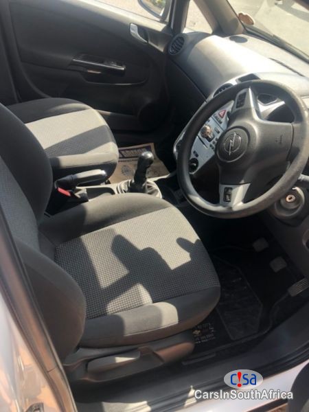 Opel Corsa 1.4 Essentia Manual 2012 - image 4