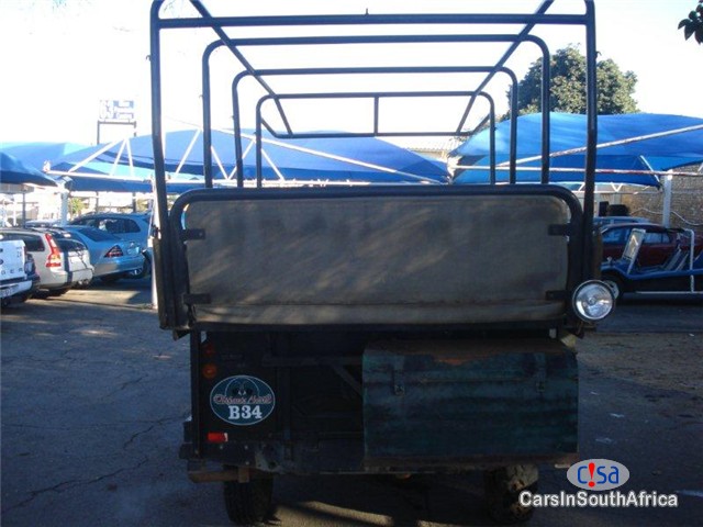 Land Rover Defender Manual 1989 - image 4